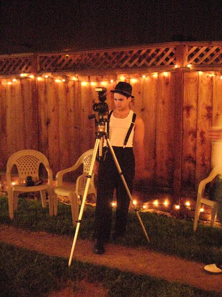 IMG_0488.JPG - Tony is setting up to do portraits!
