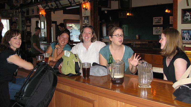 IMG_0624.JPG - The girls are chatting