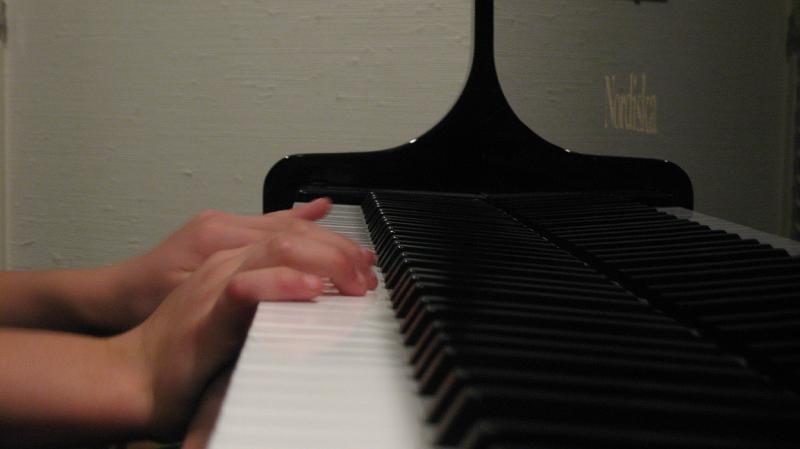 IMG_0839.JPG - Such precious little hands.