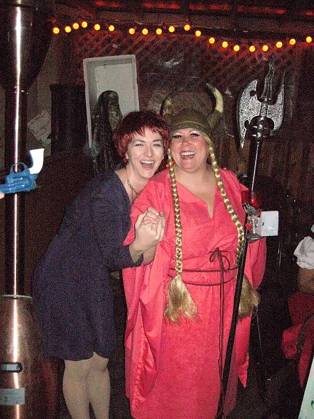 IMG_0577.JPG - Valerie and operatic Linda!