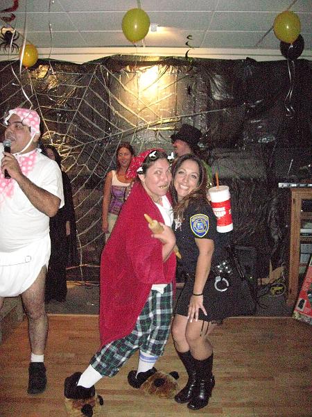 IMG_0587.JPG - Yes, that's Robert over there... in a diaper.