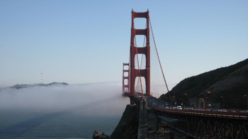 IMG_0322.JPG - Fog rolling over the bridge