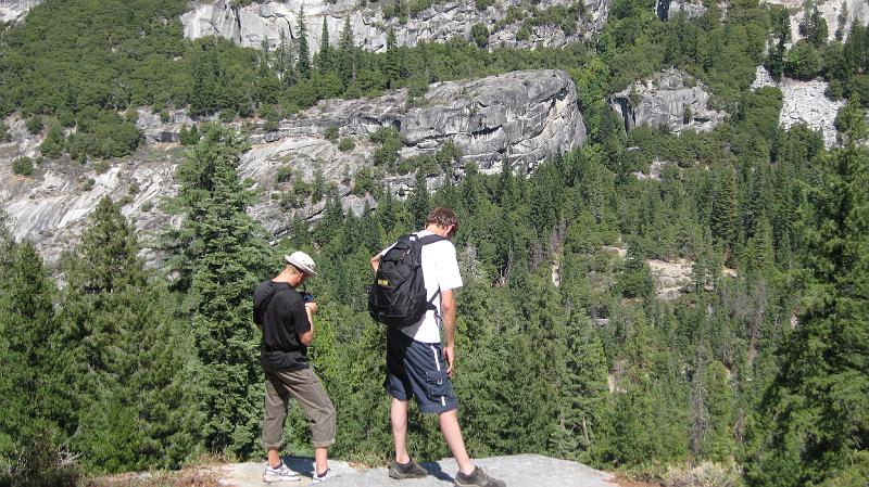 IMG_0420.JPG - A long way down