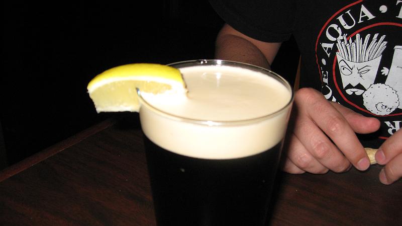 IMG_0596.JPG - Its Guiness, why is there f*ckin' lemon in it ??